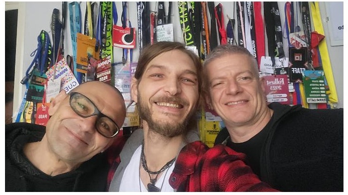 Roberto Sansone con Luca Persico e Massimo Jovine durante la fase di doppiaggio, marzo 2024